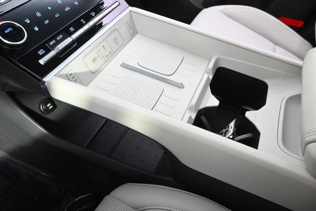New 2026 Phantom Black Hyundai Limited AWD image 32