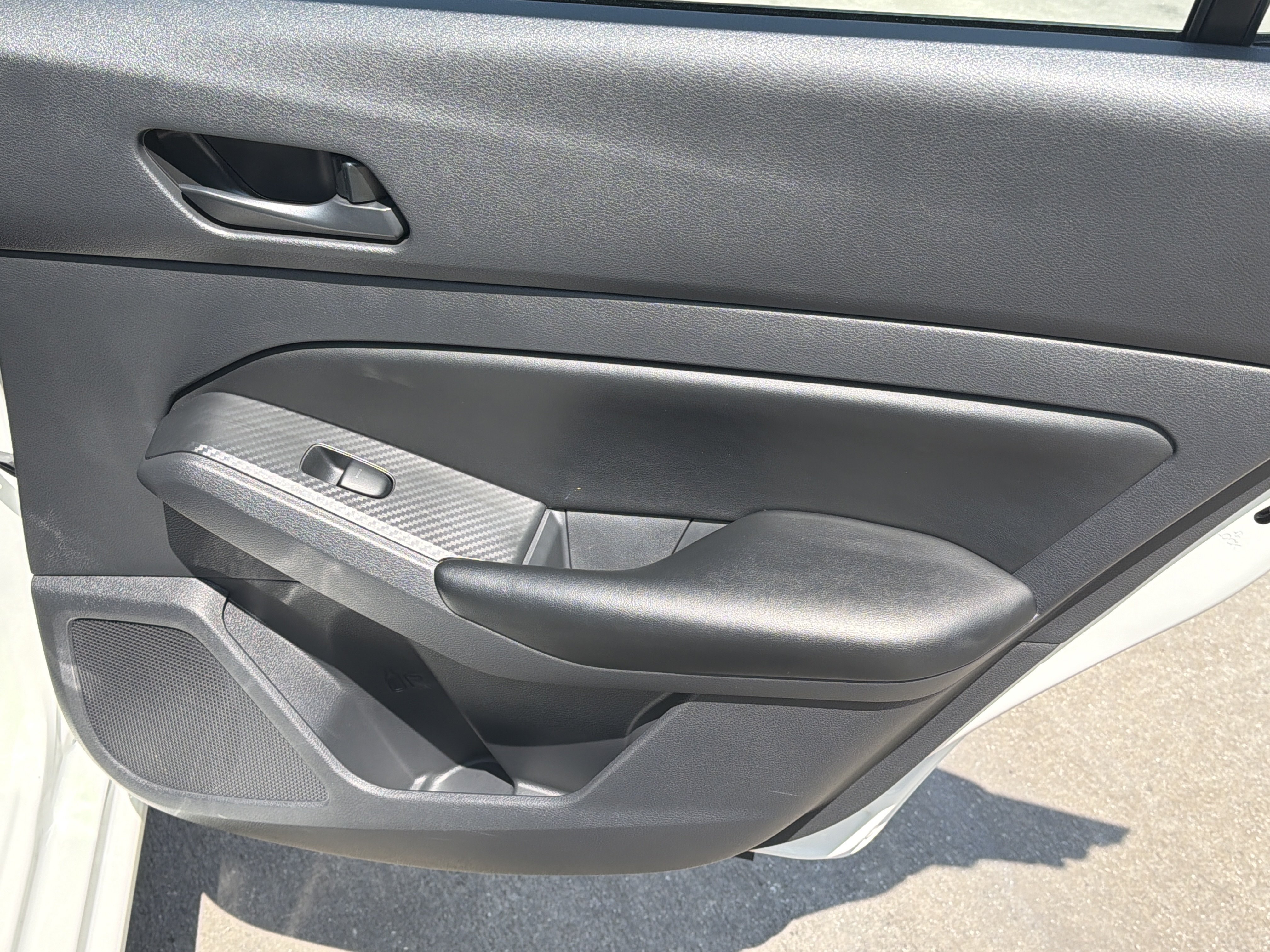 Certified Used 2025 Glacier White Nissan S image 17