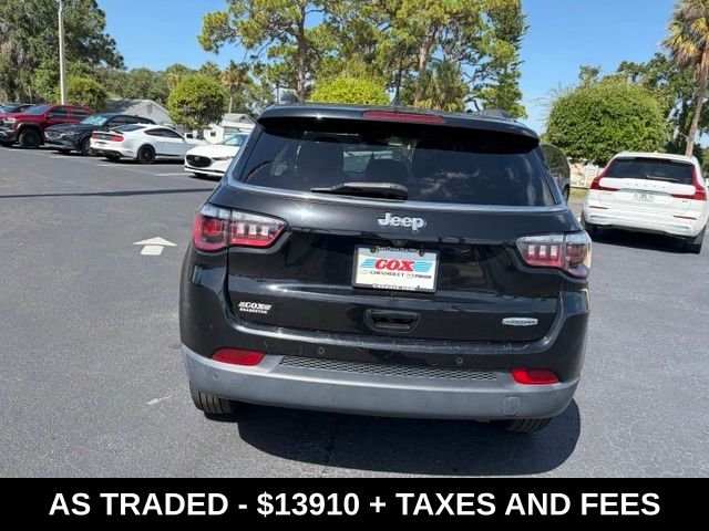 Used 2020 Silver Jeep Latitude image 5