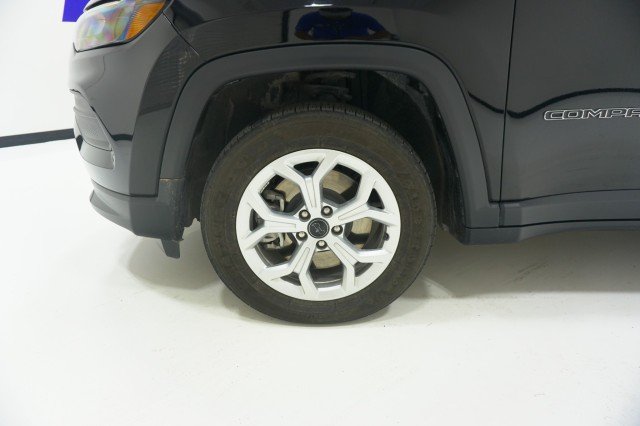 Used 2025 Diamond Black Crystal Pearlcoat Jeep Sport image 14