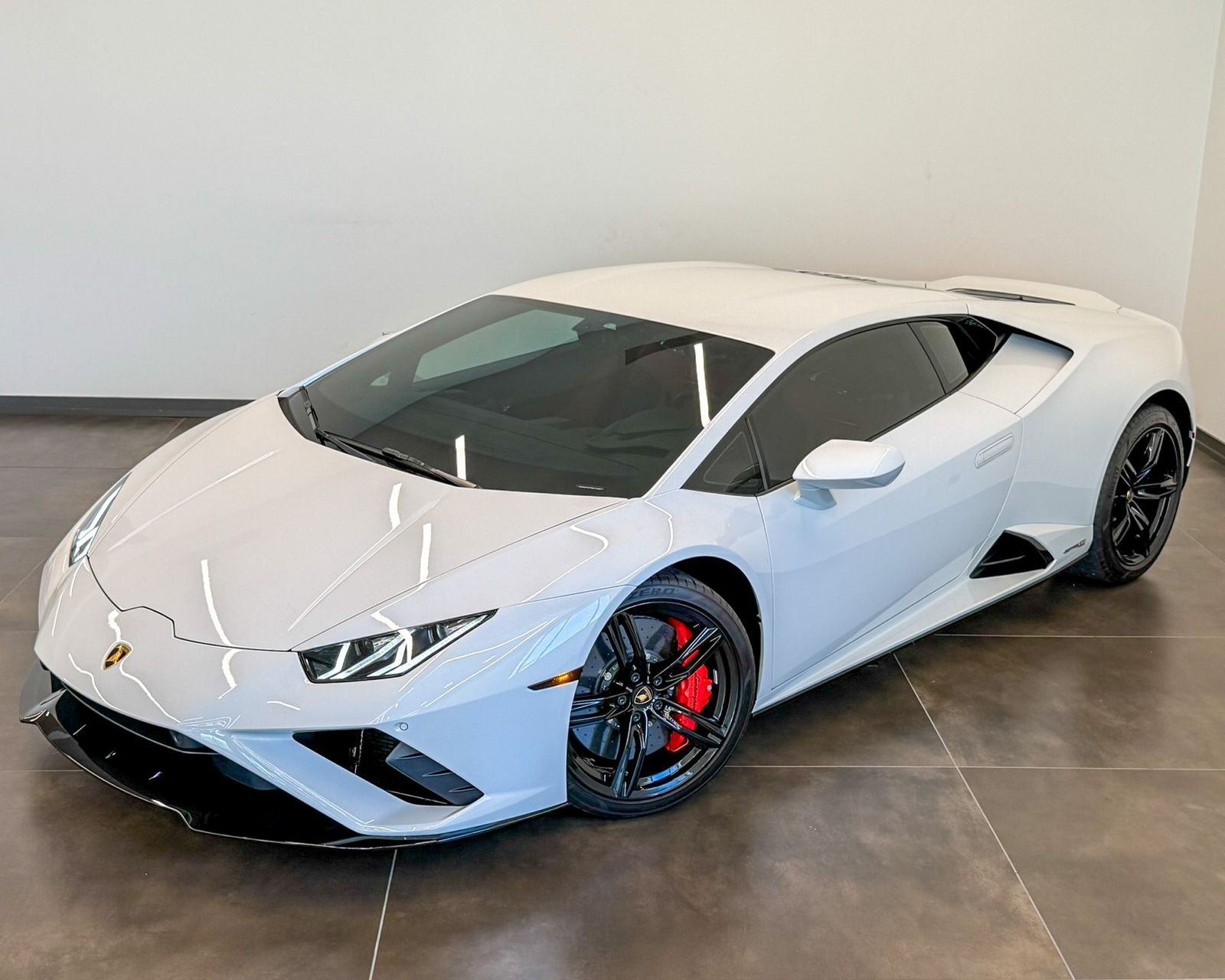 Used 2022  Lamborghini Base image 9