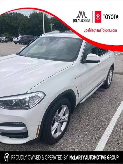 Used 2021 White BMW xDrive30e image 1