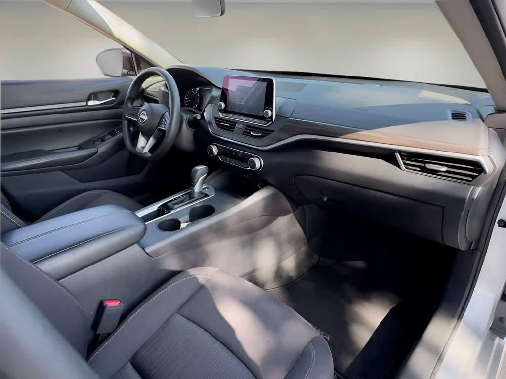 Used 2025 Silver Nissan 2.5 SV image 23