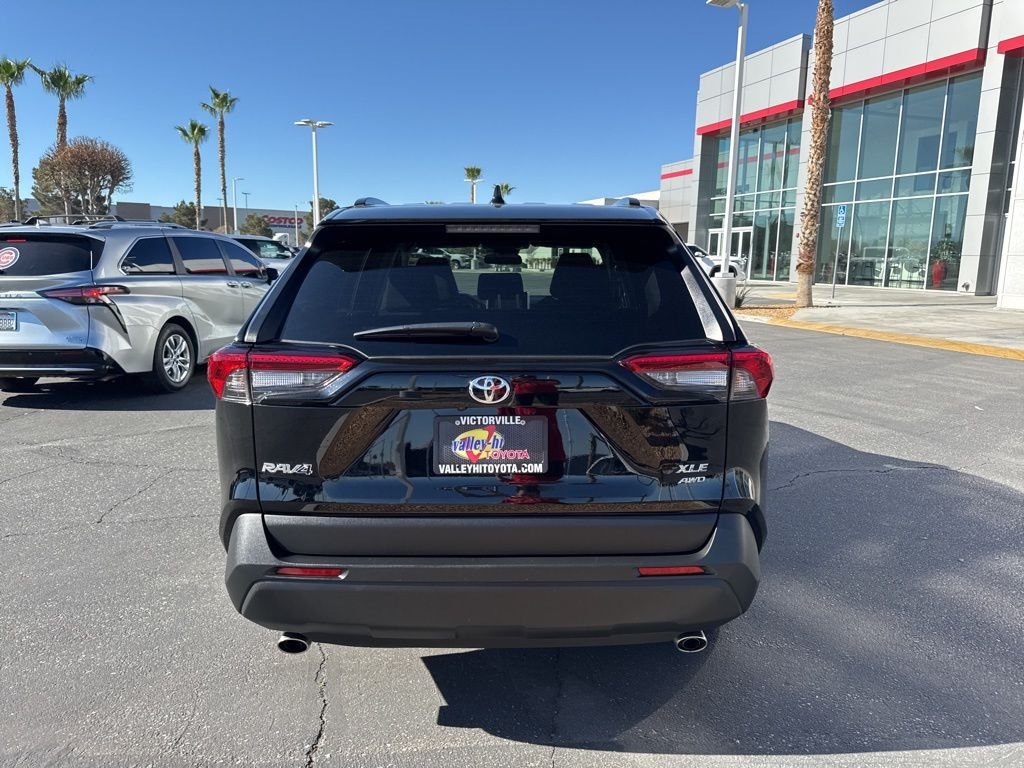 2025 Toyota RAV4 XLE - Photo 6