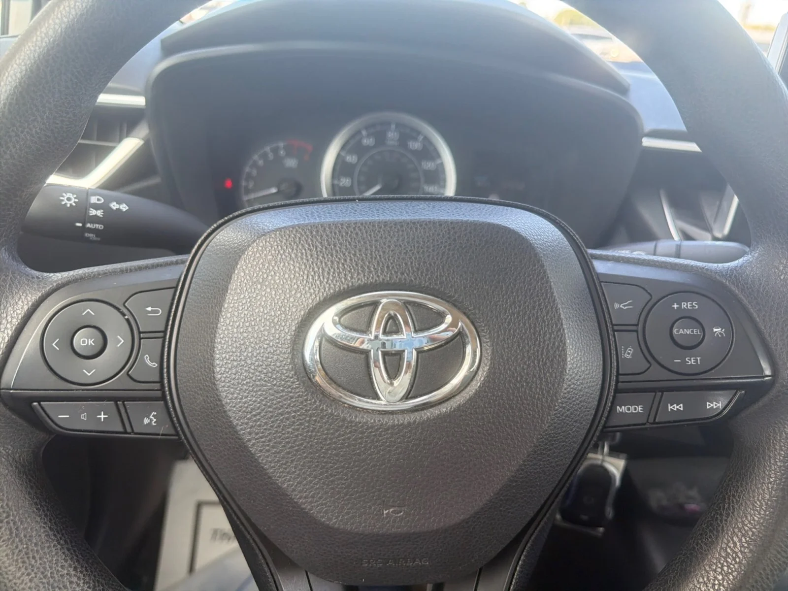 Used 2020 White Toyota LE image 15