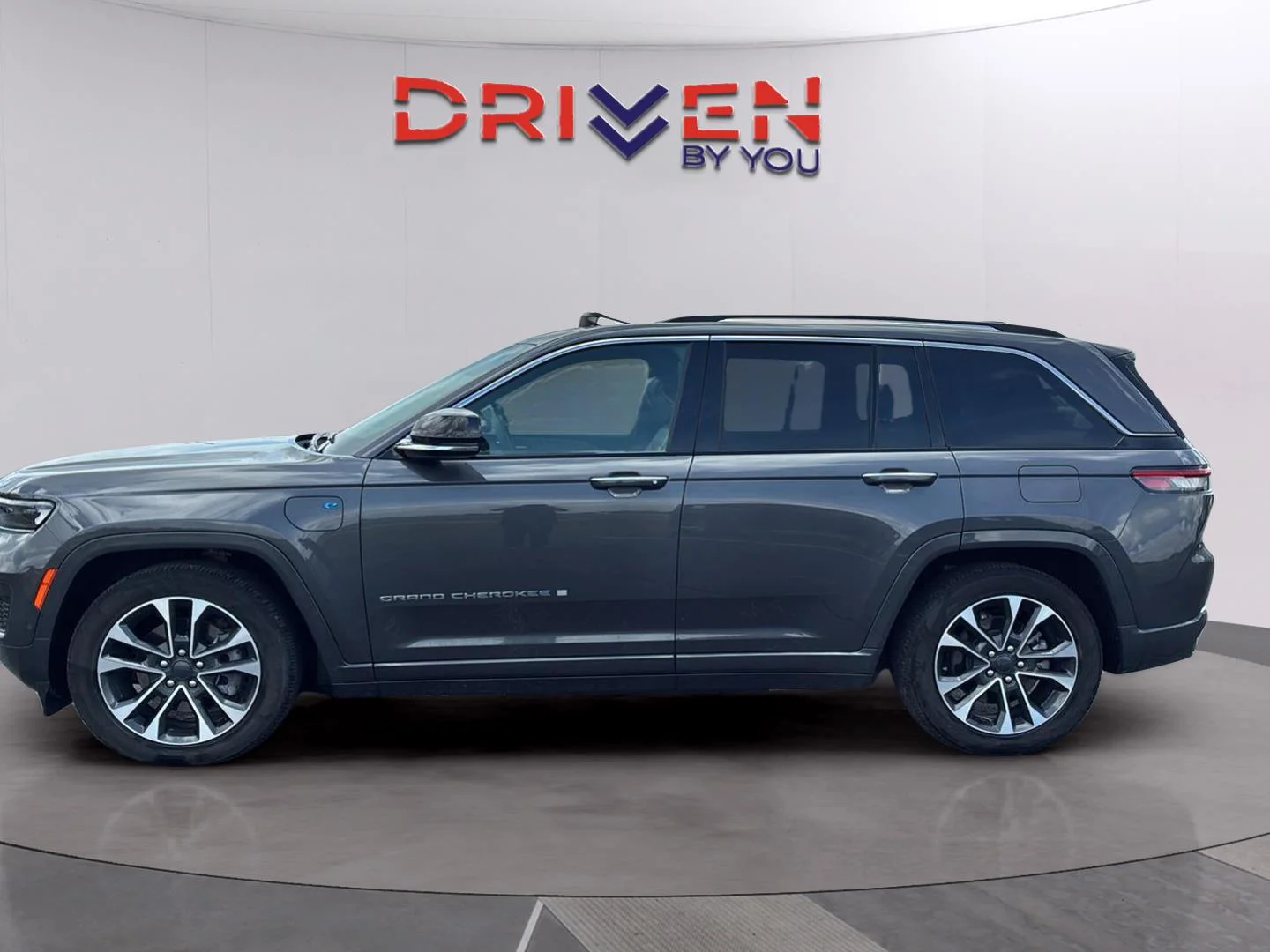 Used 2023 Baltic Gray Metallic Clearcoat Jeep Overland image 2