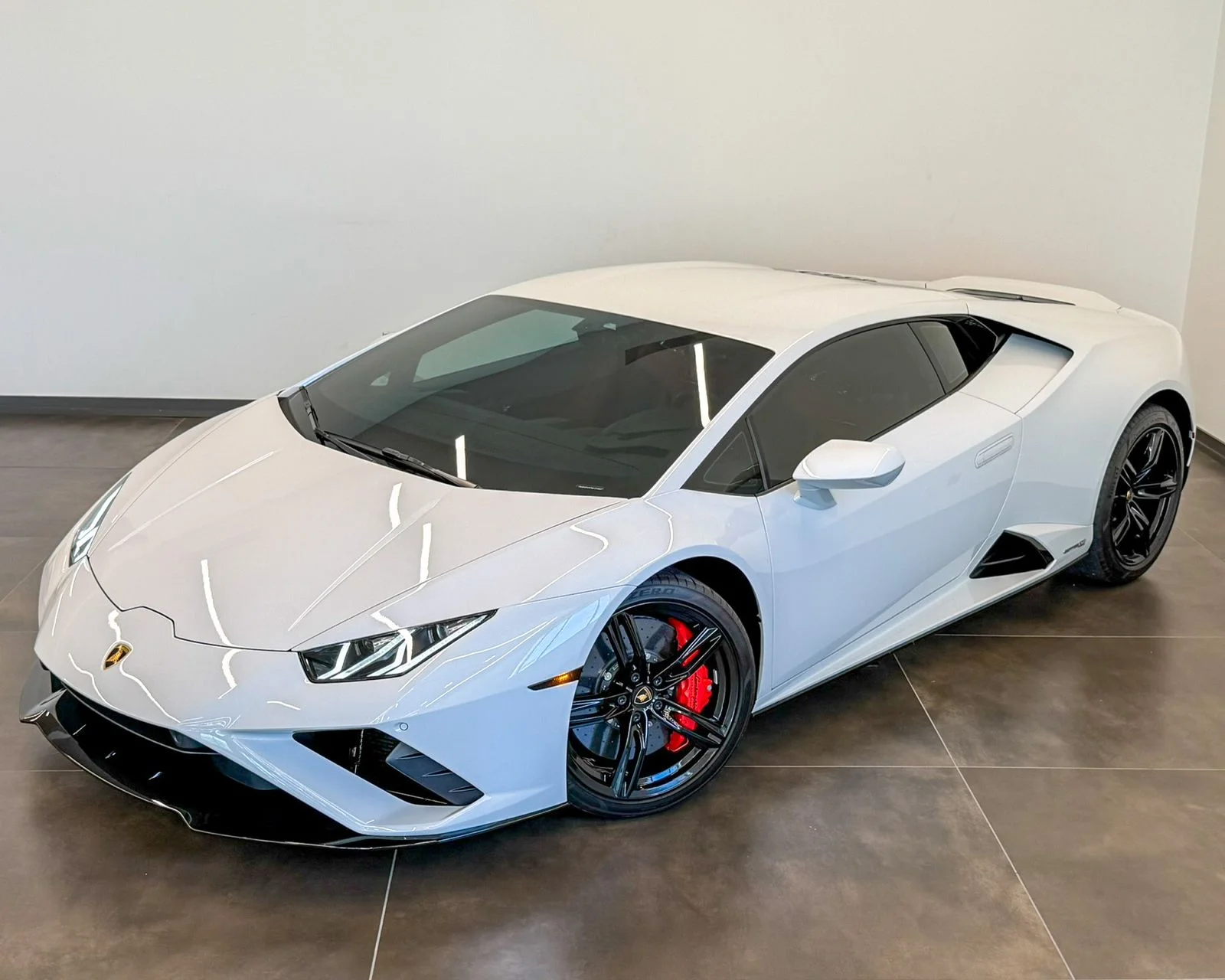 Used 2022  Lamborghini Base image 9