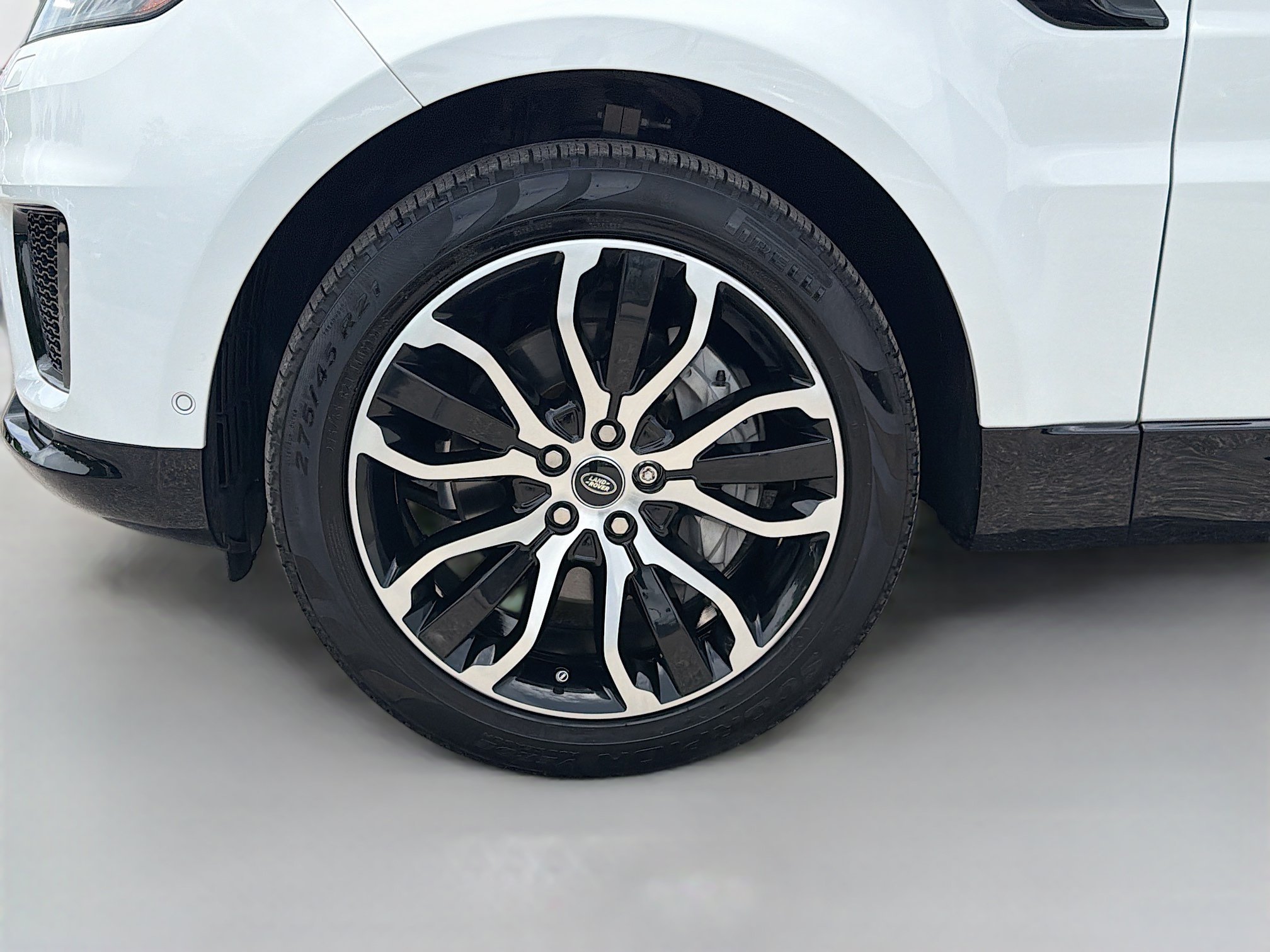 Used 2019 Fuji White Land Rover HSE image 41