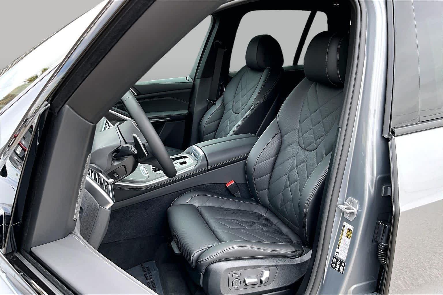 New 2026 Skyscraper Grey Metallic BMW xDrive40i image 9