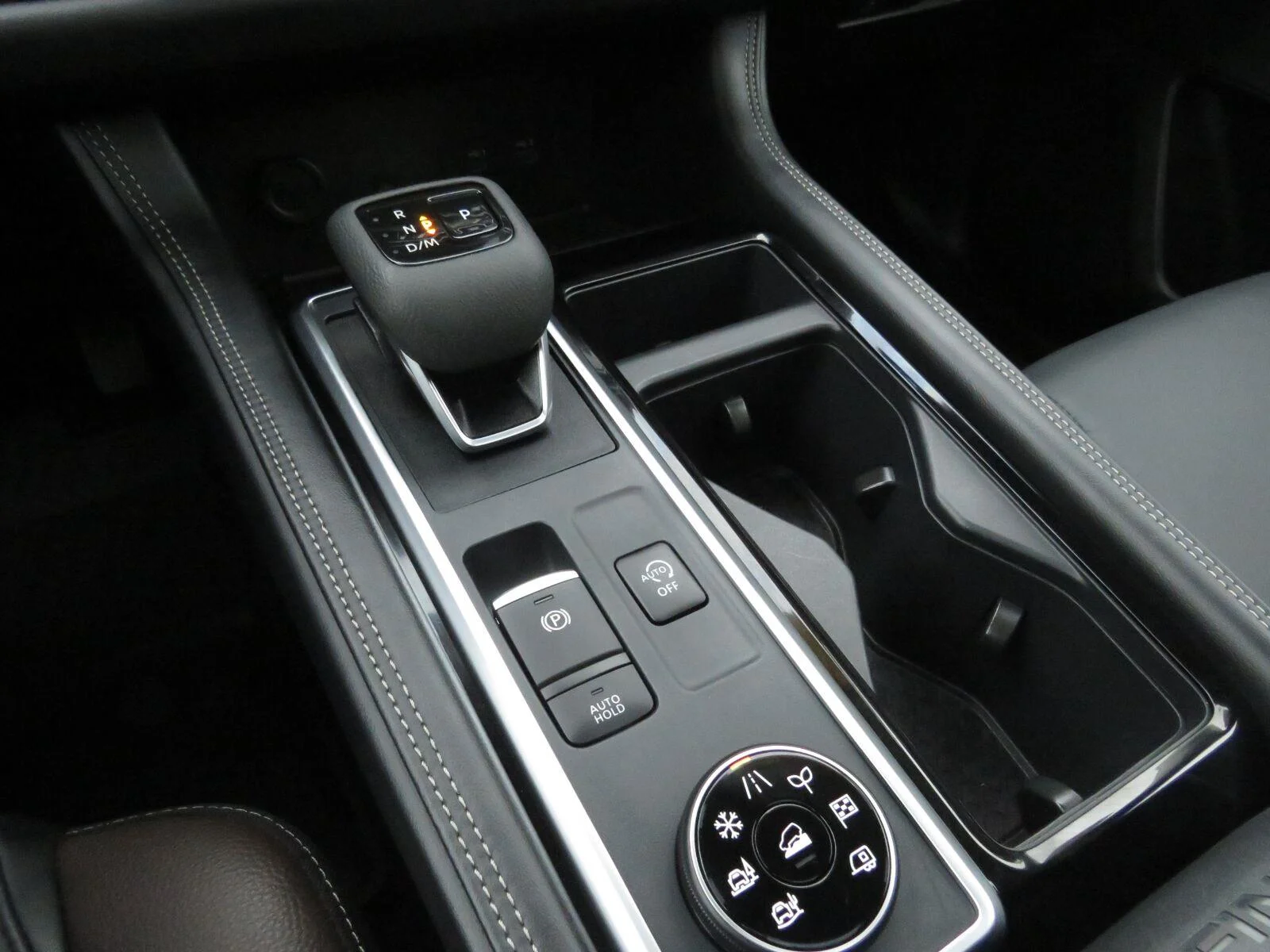 Used 2025 Solid Gray/Super Black Nissan Platinum image 33