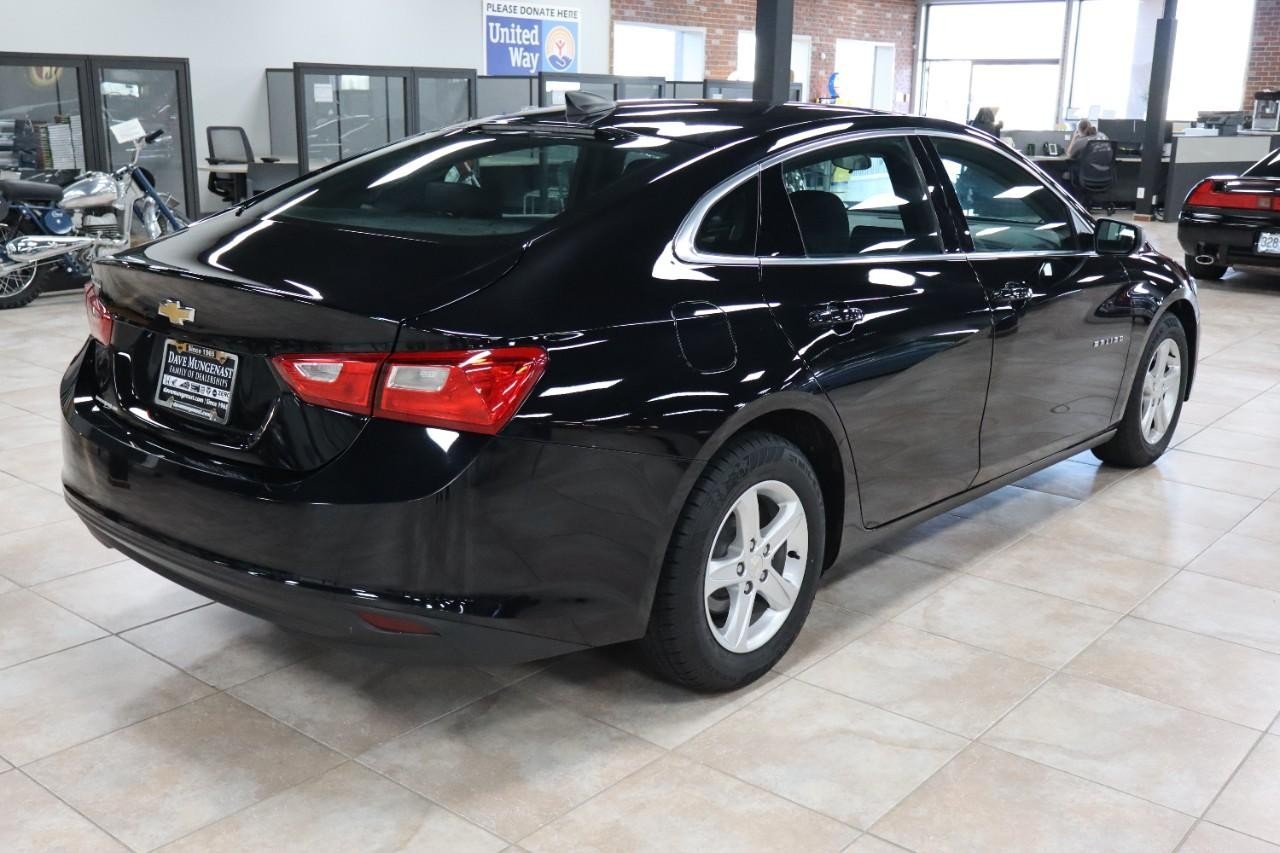 2021 Chevrolet Malibu LS photo 4