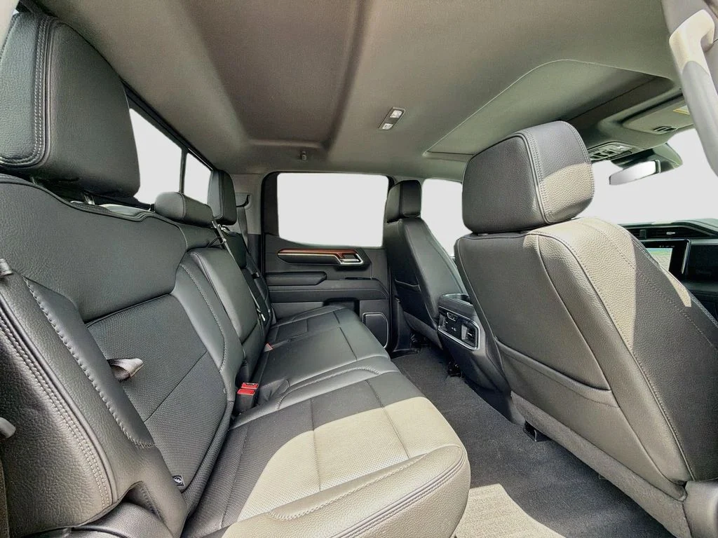 Used 2023 White GMC Denali image 31