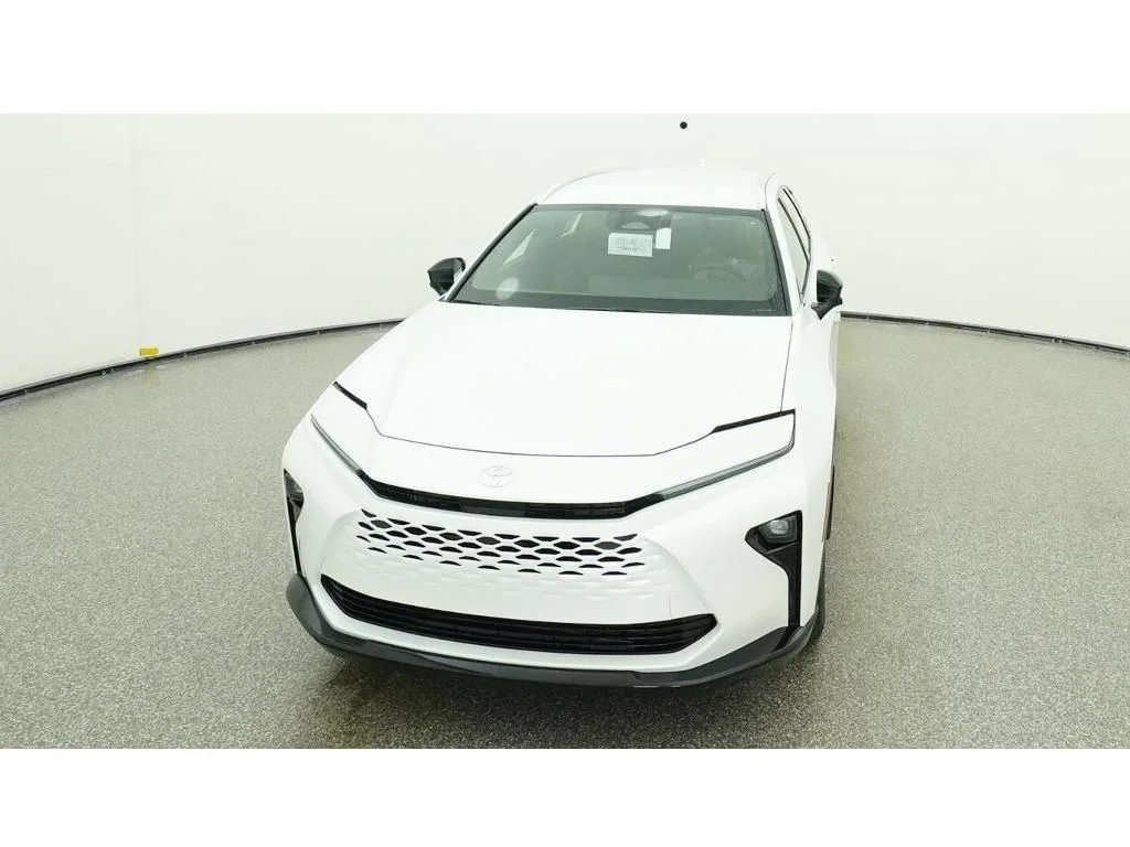New 2026 Oxygen White Toyota XLE image 15