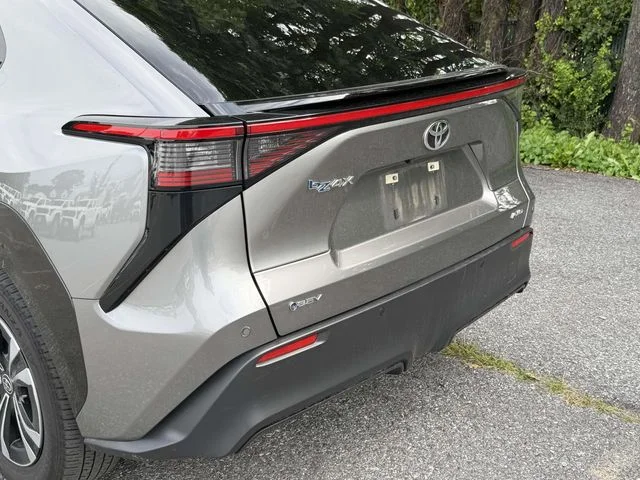 2024 Toyota bZ4X XLE - Photo 11