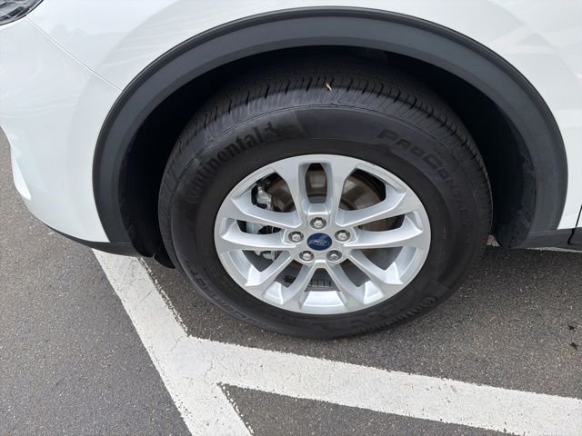 Used 2022 White Ford SE image 29