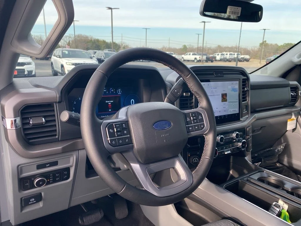 New 2026 Oxford White Ford XLT image 14