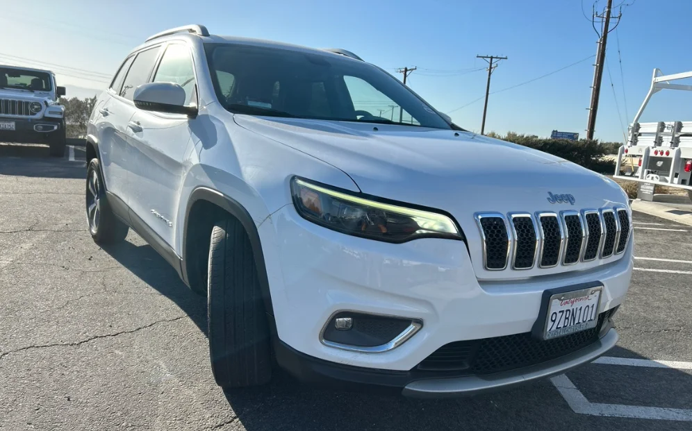 Used 2019 White Jeep Limited image 3