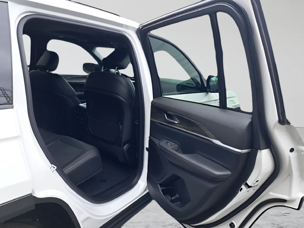 New 2026 White Jeep Altitude image 14