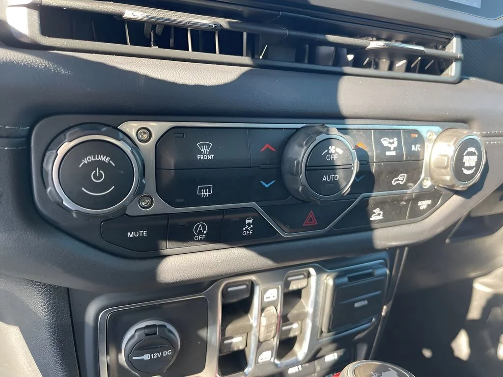 Used 2025 White Jeep Rubicon image 20