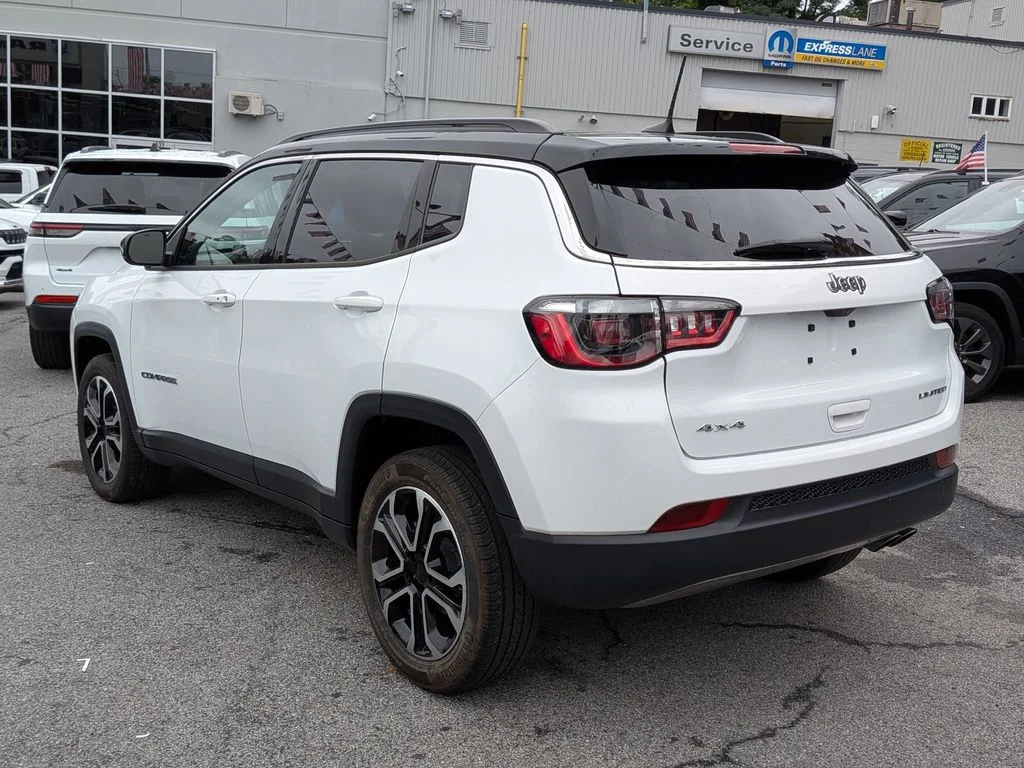 Used 2022 White Jeep Limited image 9