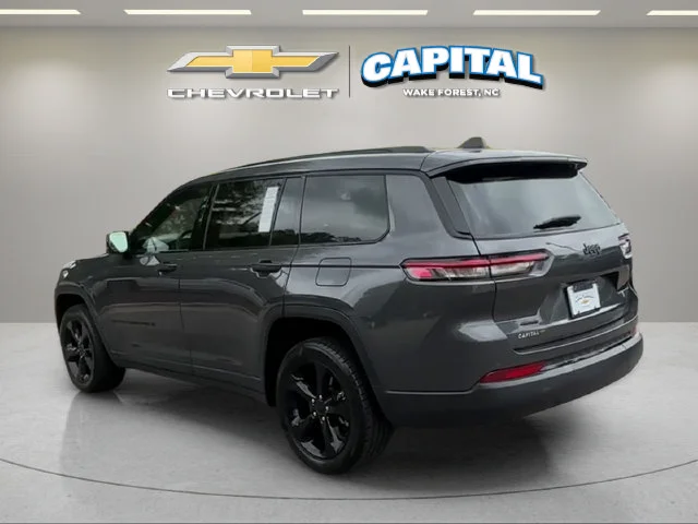 Used 2023 Gray Jeep Altitude image 3