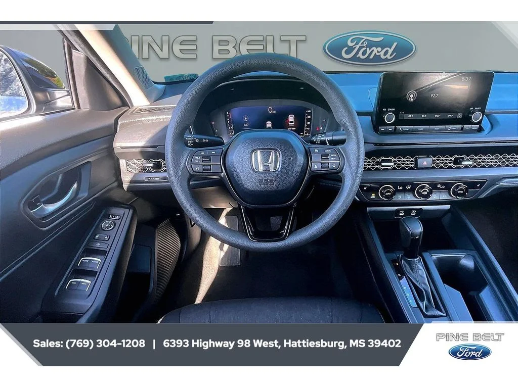 Used 2025 Solar Silver Metallic Honda SE image 5