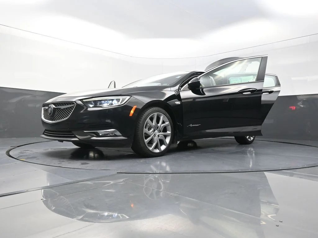 Used 2019 Black Buick Avenir image 33
