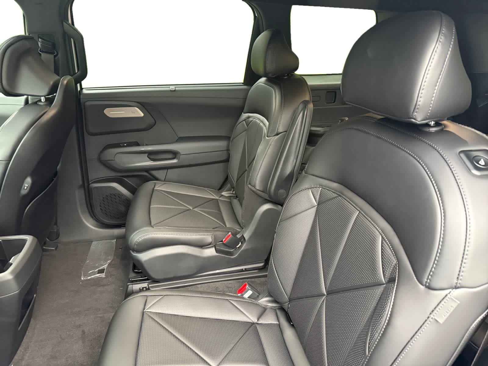 New 2027 Glacial White Pearl Kia EX image 22