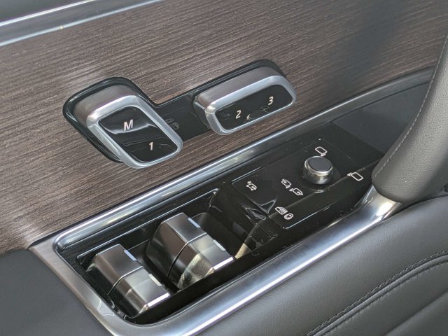 New 2027 Santorini Black Land Rover SE image 25