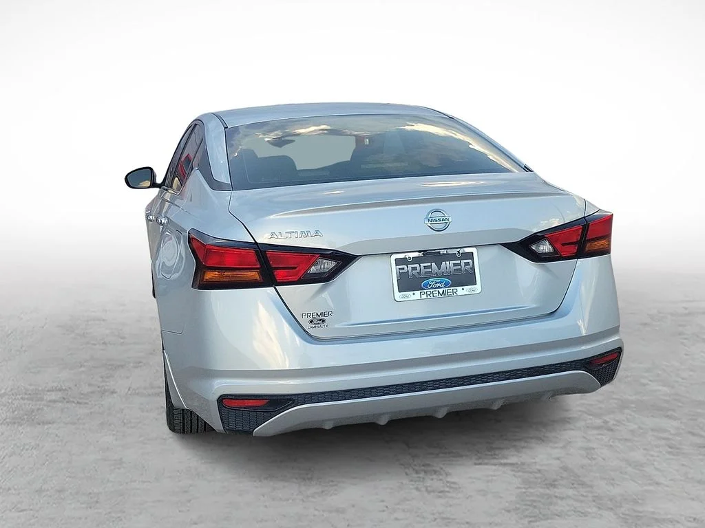 Used 2022 Silver Nissan 2.5 S image 8
