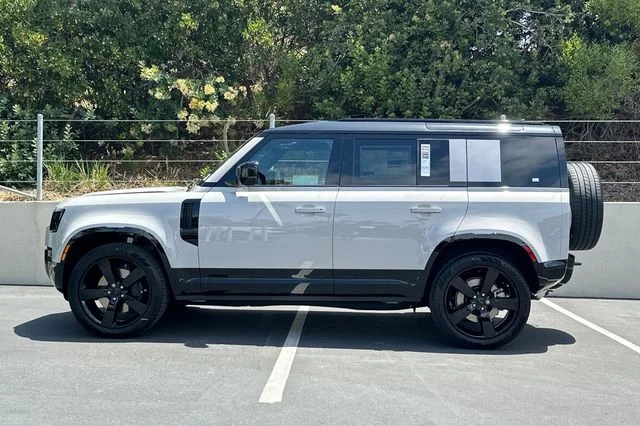 New 2026 Borasco Grey Land Rover X-Dynamic SE image 2
