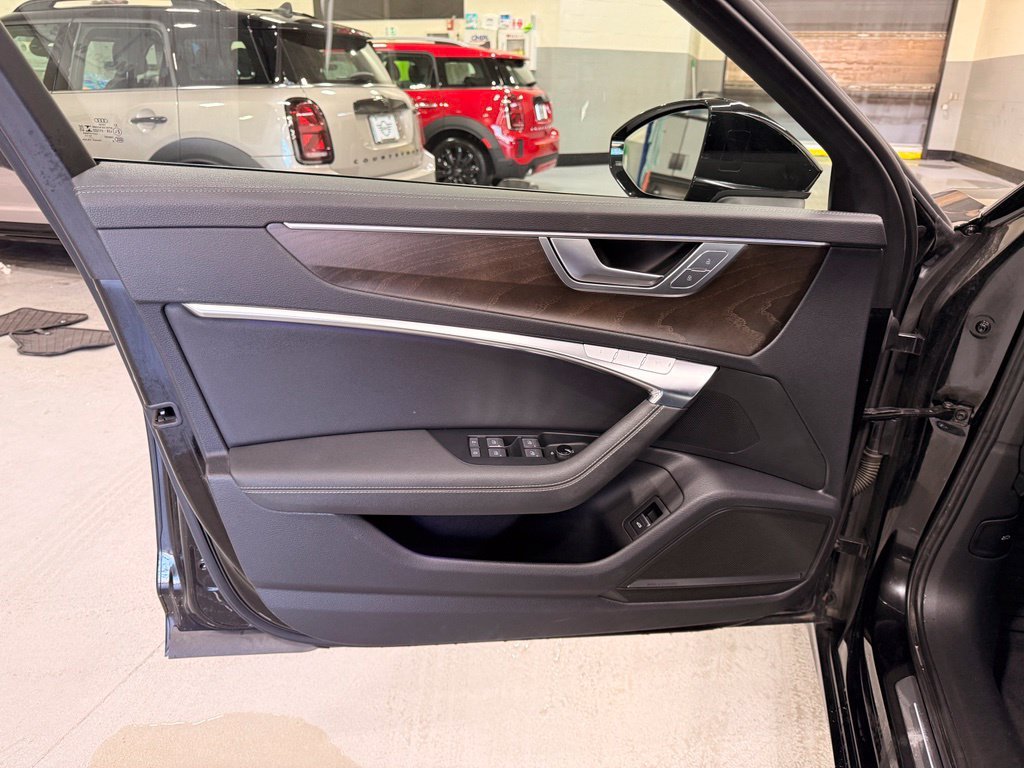 Used 2019 Black Audi quattro image 8