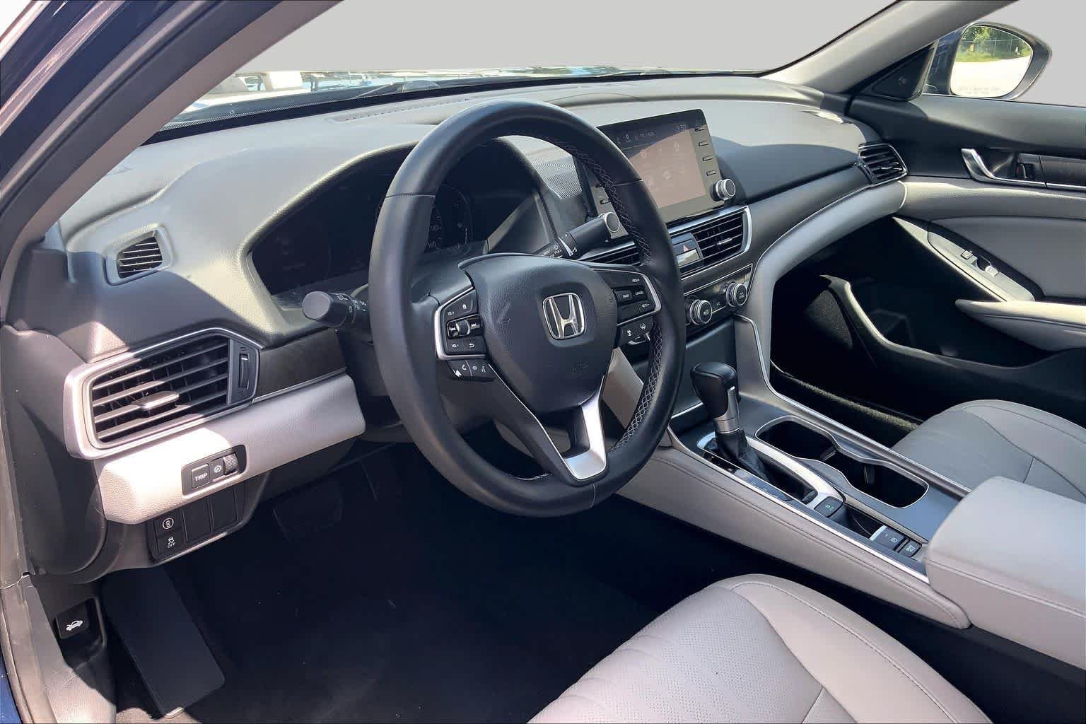 Used 2020 Obsidian Blue Pearl Honda EX-L image 17
