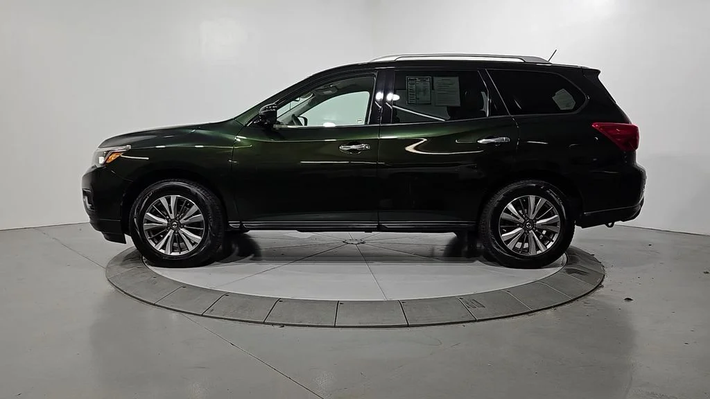 Used 2018 Green Nissan SL image 2