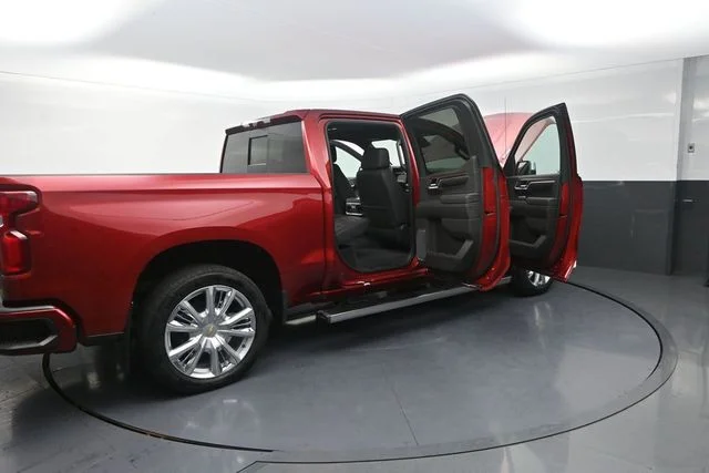 Used 2023 Red Chevrolet High Country image 35