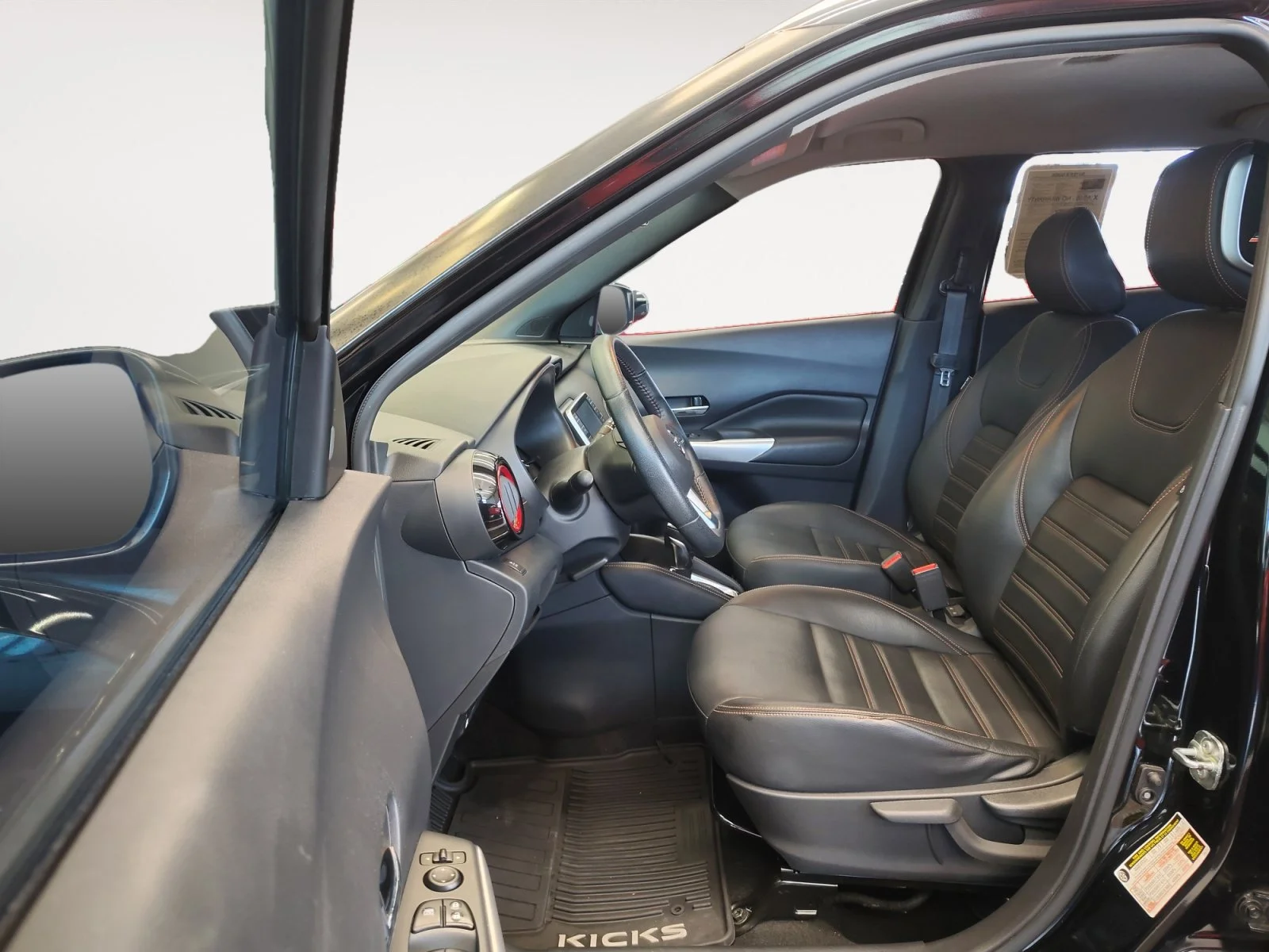 Used 2019 Super Black Nissan SR image 22