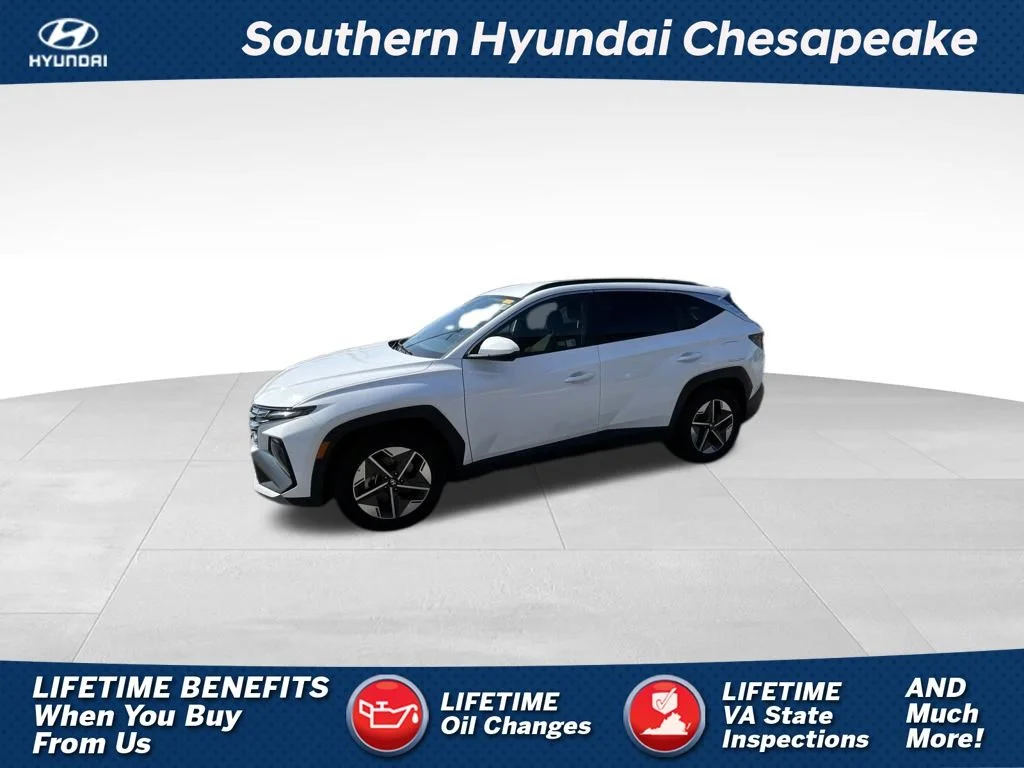Used 2025 White Hyundai SEL image 1