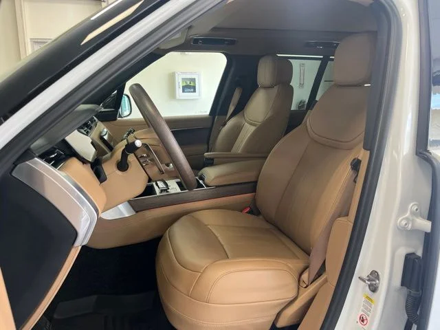 Used 2025 Fuji White Land Rover SE image 9