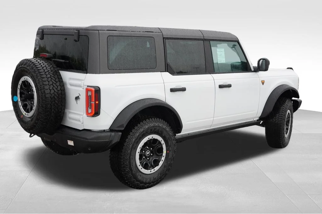 New 2026 Oxford White Ford Badlands image 3