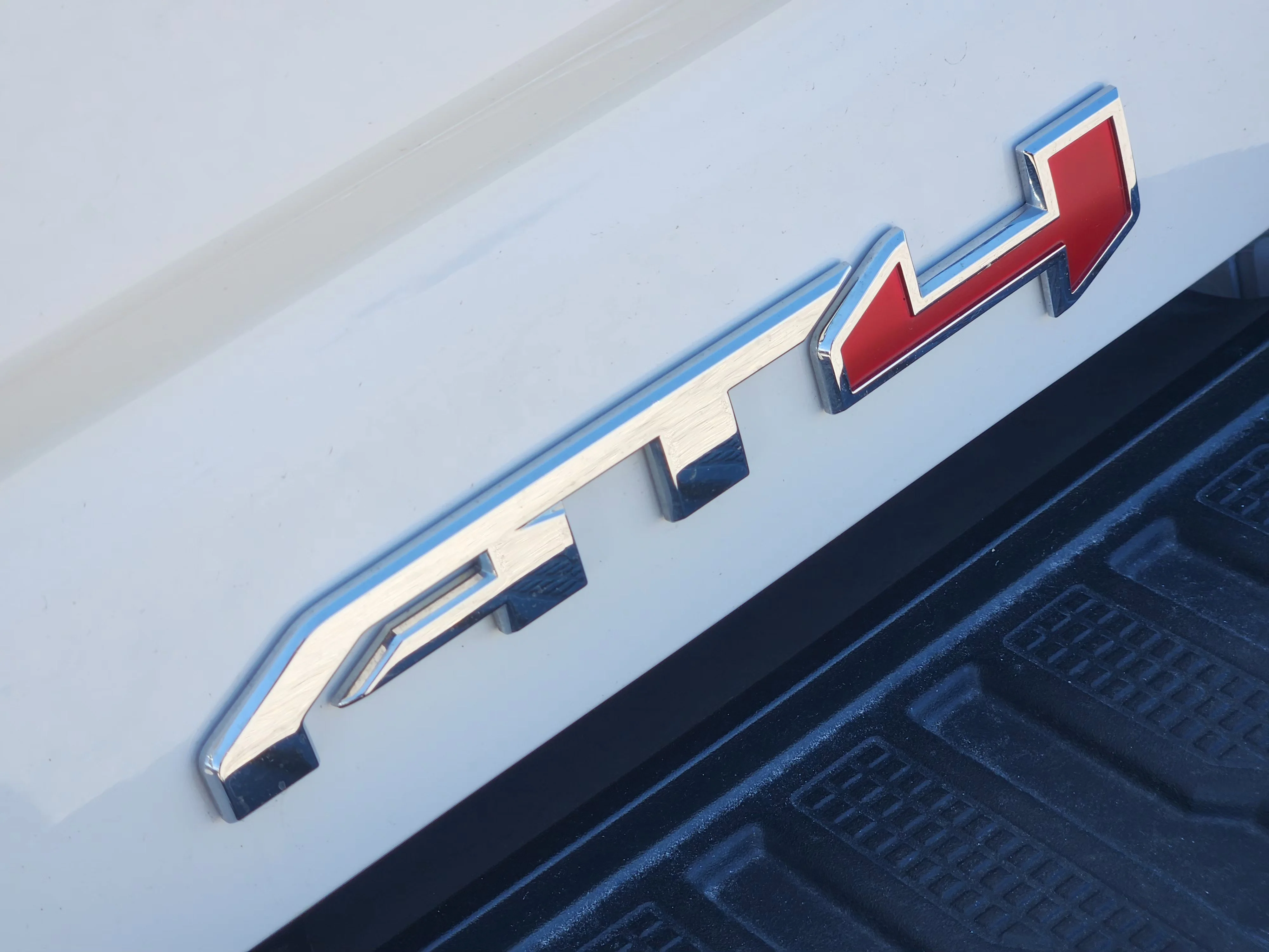 Used 2025 Summit White GMC AT4 image 13