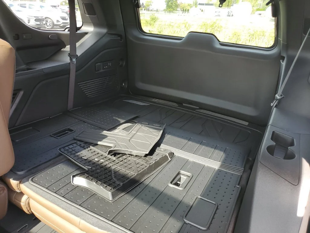 New 2026 Polar White Tricoat Chevrolet High Country image 33