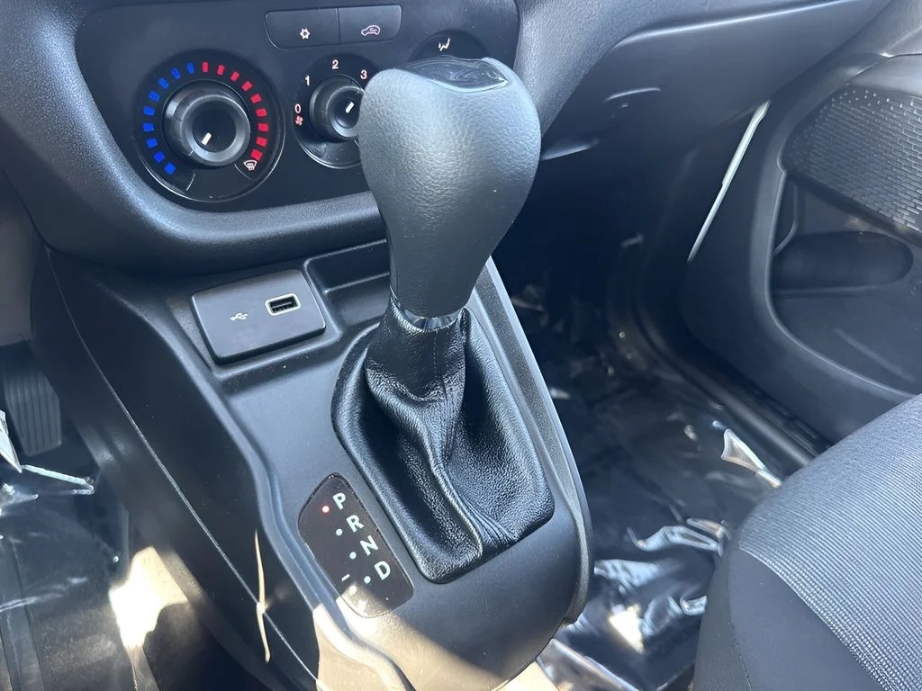 Used 2022 White Ram Base image 15