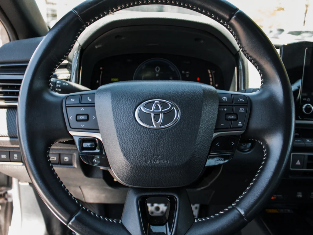 Used 2025  Toyota SE image 12
