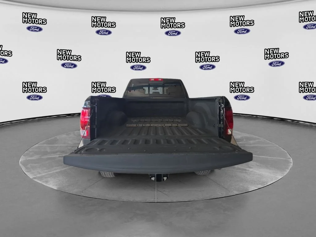 Used 2018 Brilliant Black Crystal Pearlcoat Ram Laramie image 15