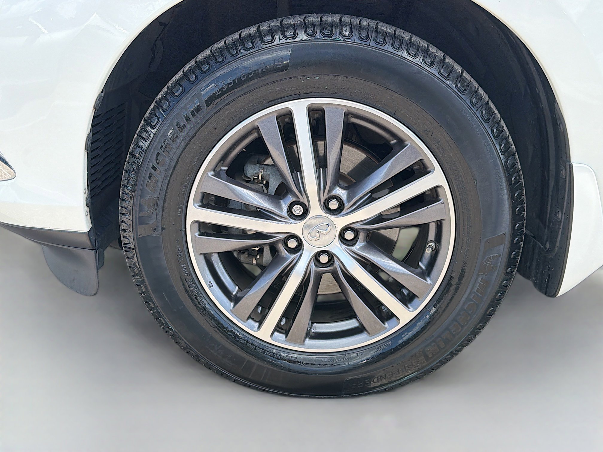 Used 2017 Majestic White INFINITI Base image 41