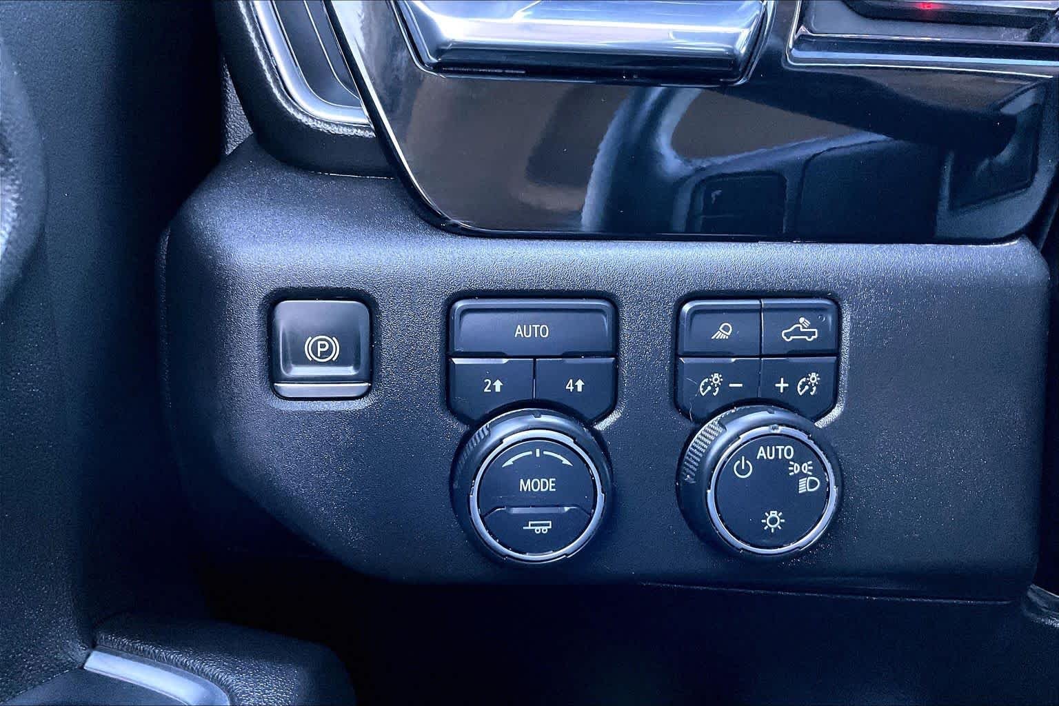 Used 2025 Summit White Chevrolet LT image 33