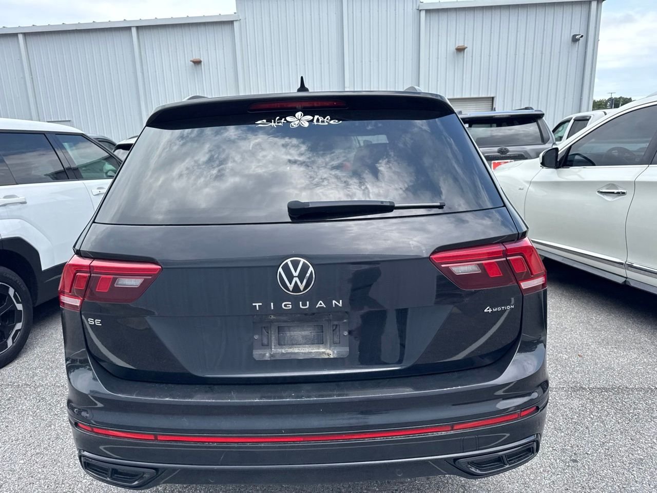 Used 2022 Black Volkswagen 2.0T SE R-Line Black image 9