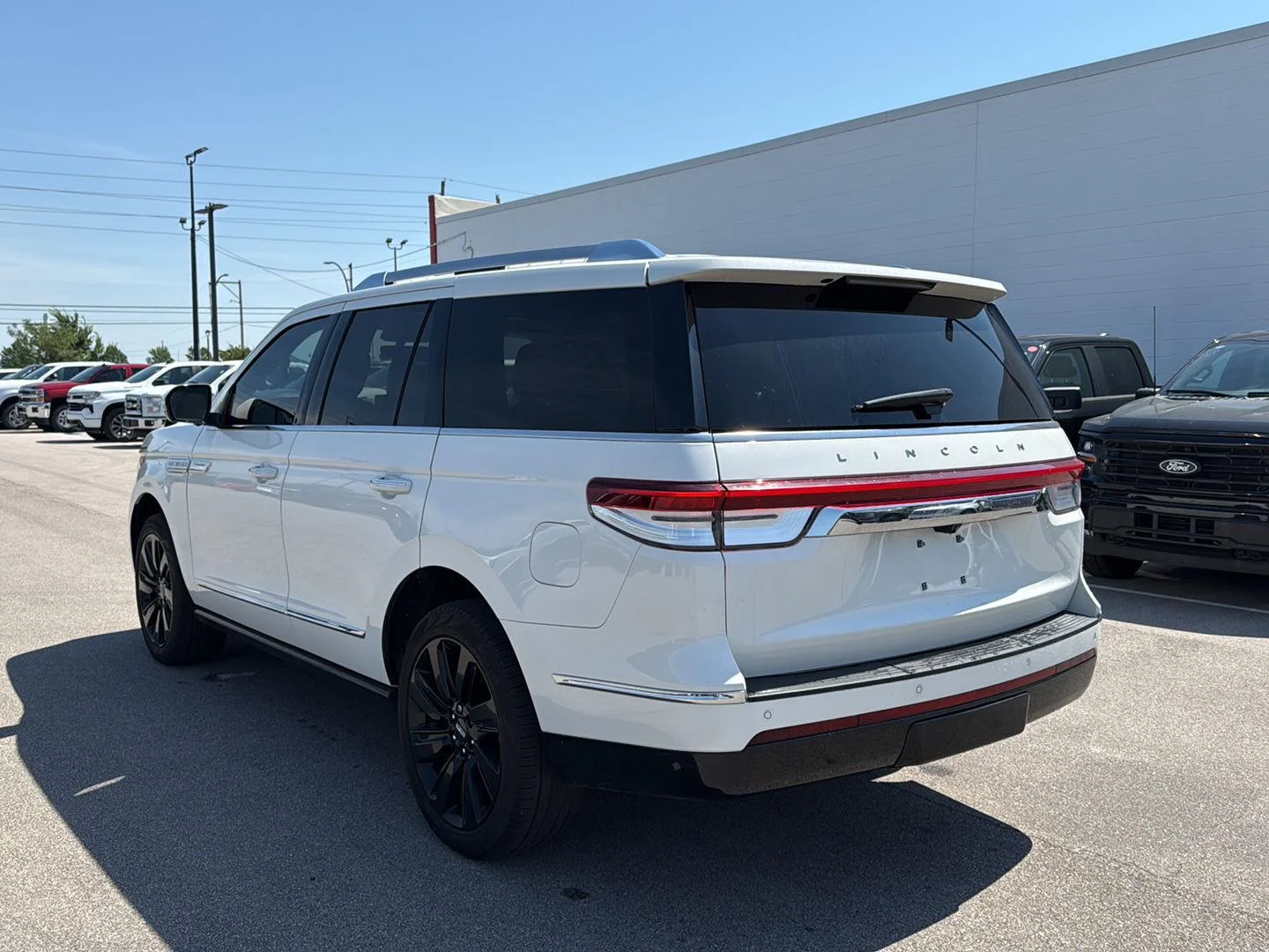 Used 2024 Pristine White Metallic Tri-Coat Lincoln Reserve image 4
