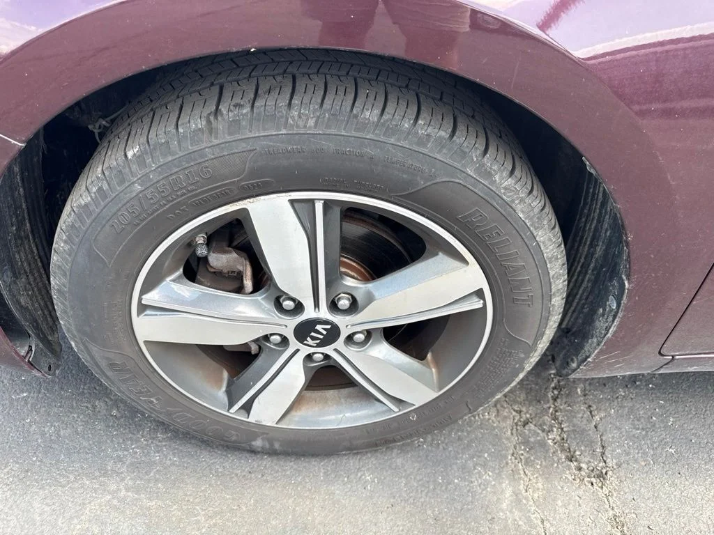 Used 2018 Red Kia LX image 12