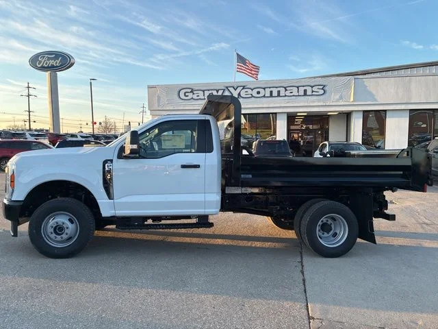 2026 Ford F-350 Super Duty Chassis Cab XL - Photo 2